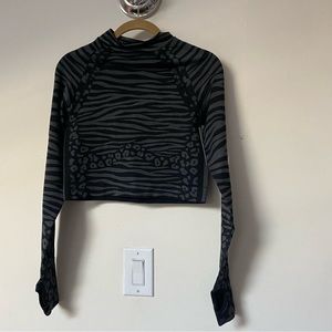 Sofia active crop long sleeve top